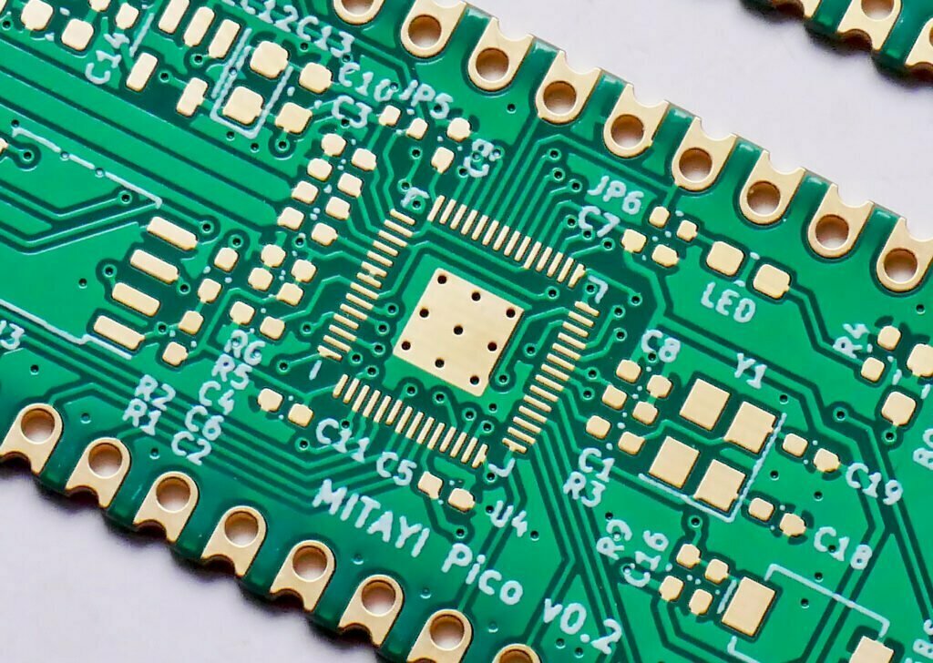 Green-Solder-Mask-on-Mitayi-Pico-PCB-CIRCUITSTATE-PCBWay-1