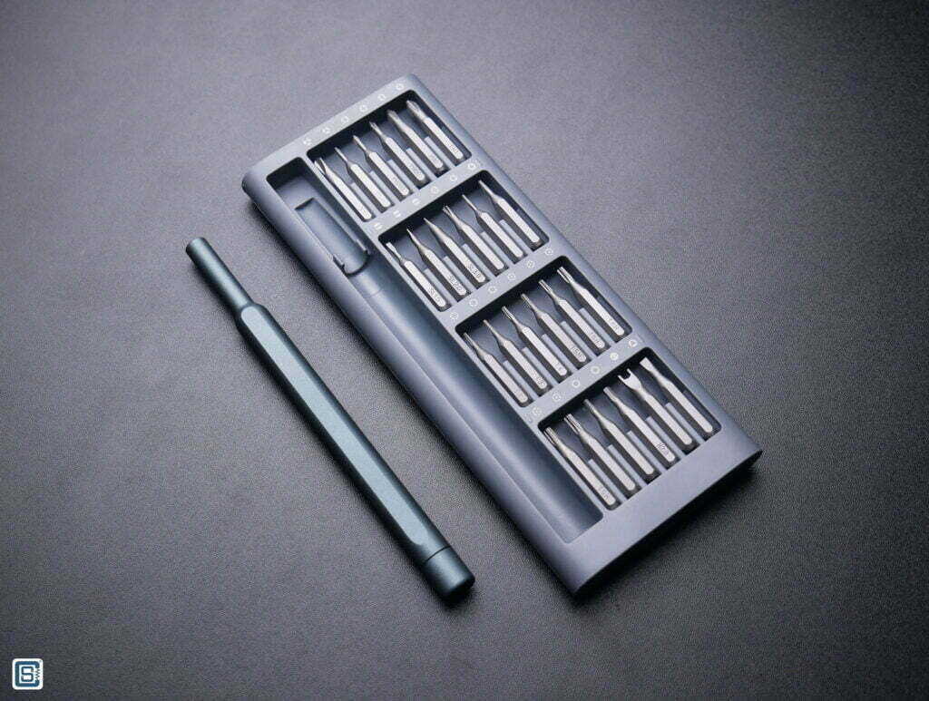 Xiaomi-24-Piece-Precision-Screwdriver-Set-Review-Handle-and-Bits-CIRCUITSTATE-Electronics-01