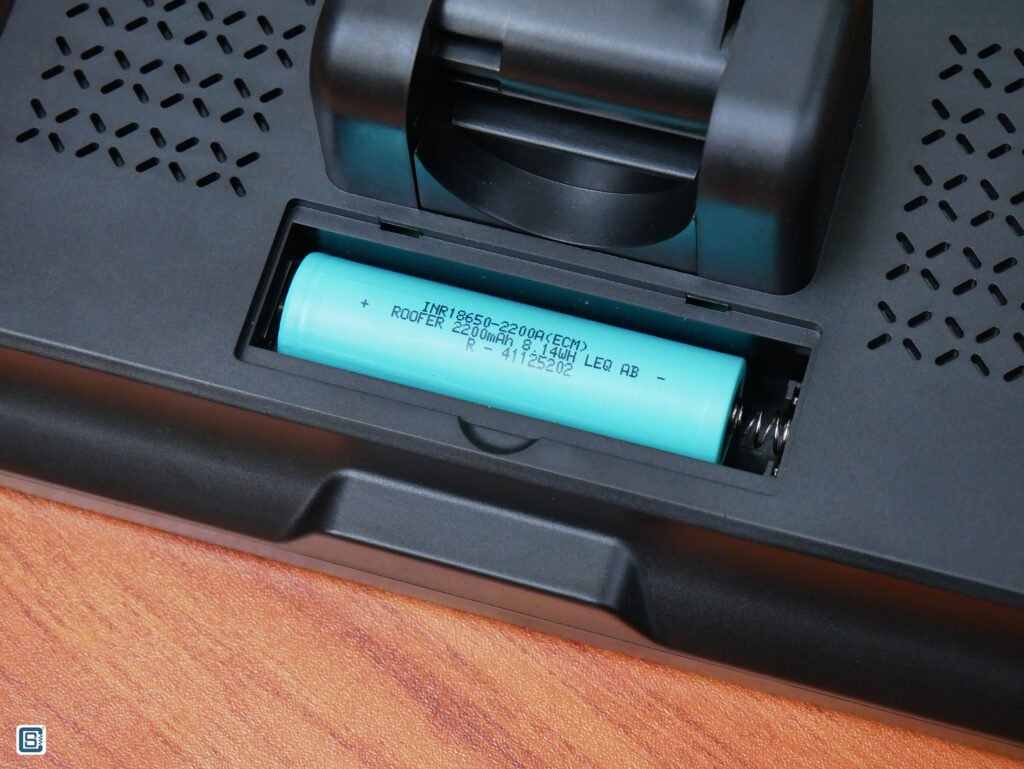 Andonstar AD208 Digital Microscope 18650 battery in place