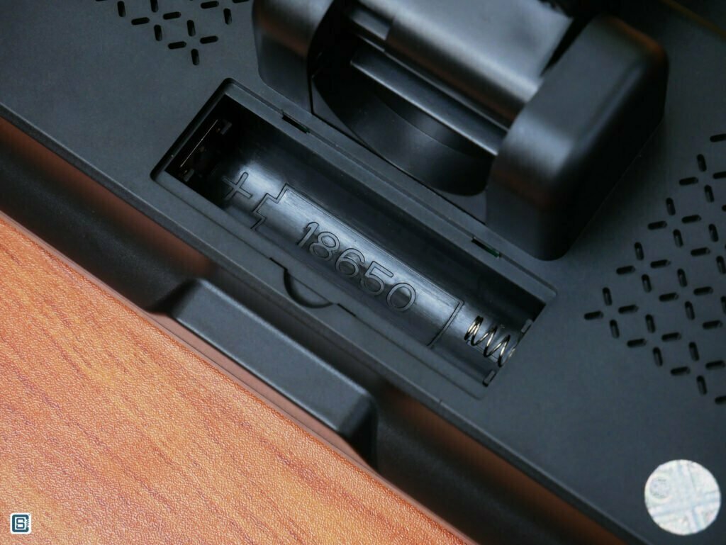 Andonstar AD208 Digital Microscope 18650 cell compartment